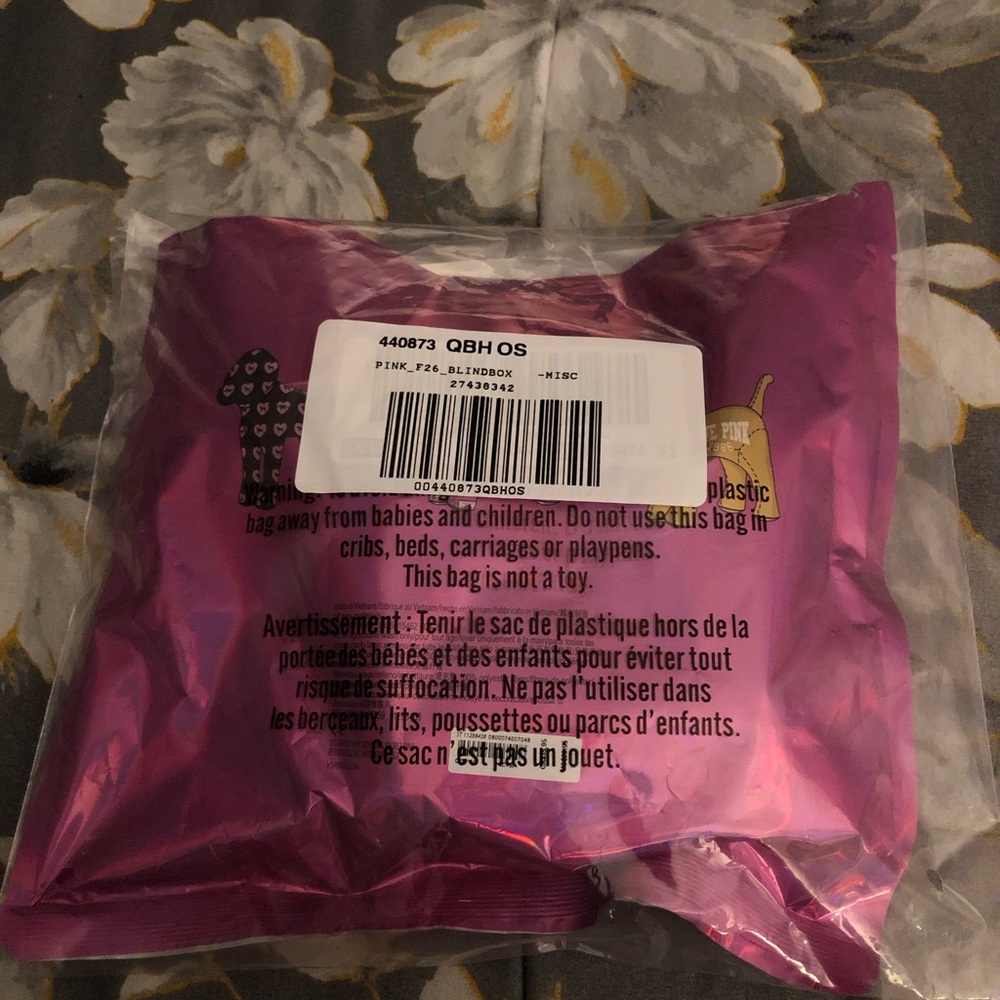 Pink Victoria’s Secret Pink Friday Mystery Mini Dog 2026 - Picture 7 of 7